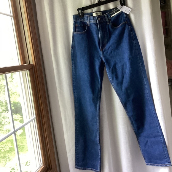 NWT Abercrombie & Fitch Curve Love Ultra High Rise The Ankle Straight Jean - Picture 2 of 6